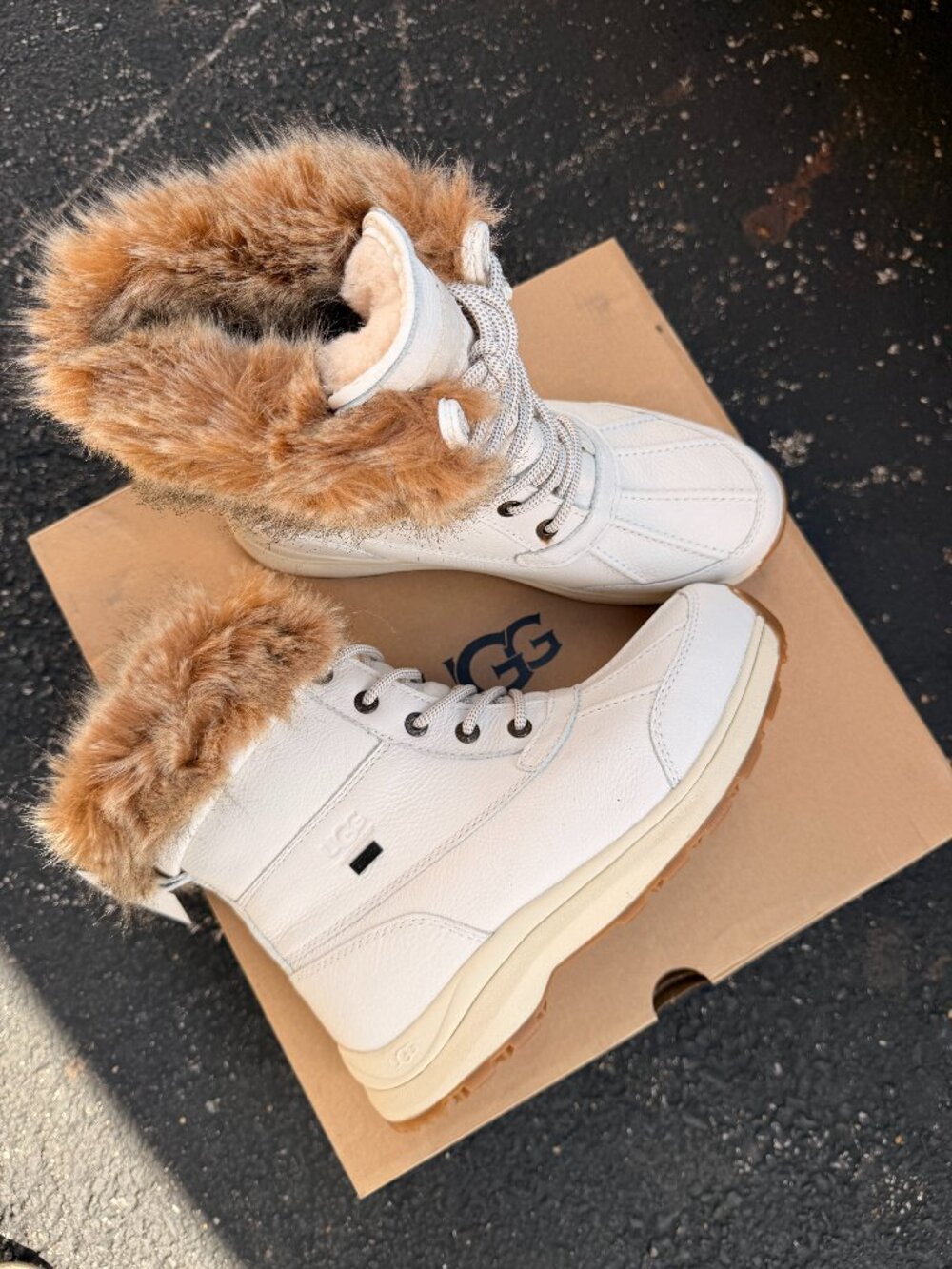 Ugg Adirondack III Tipped Snow Boots Women's Size 8.5